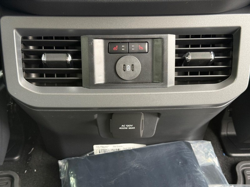 Ford Super Duty F-250 SRW Vehicle Full-screen Gallery Image 7