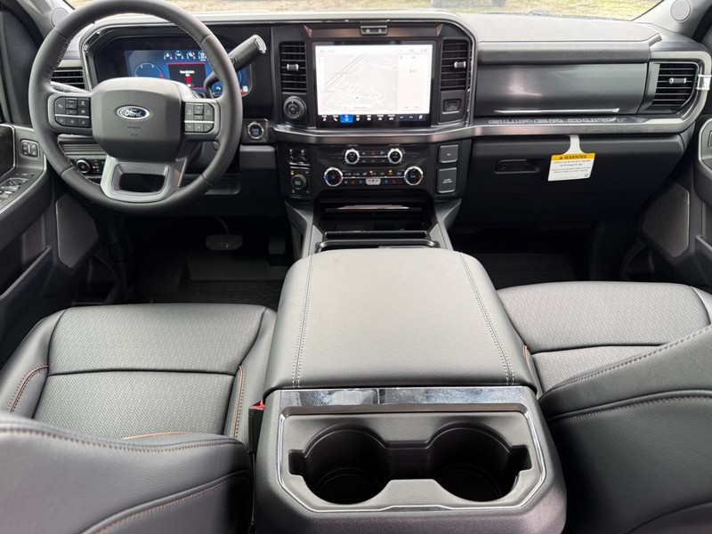 Ford Super Duty F-250 SRW Vehicle Full-screen Gallery Image 8