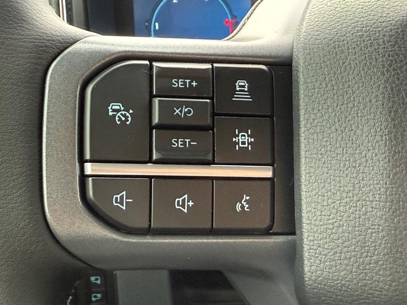 Ford Super Duty F-250 SRW Vehicle Full-screen Gallery Image 10