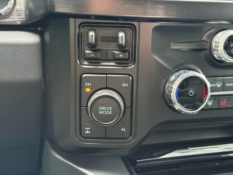 Ford Super Duty F-250 SRW Vehicle Full-screen Gallery Image 15