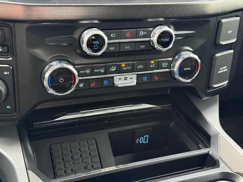 Ford Super Duty F-250 SRW Vehicle Full-screen Gallery Image 16