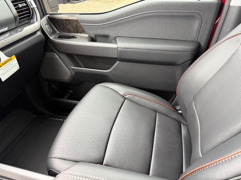 Ford Super Duty F-250 SRW Vehicle Full-screen Gallery Image 18