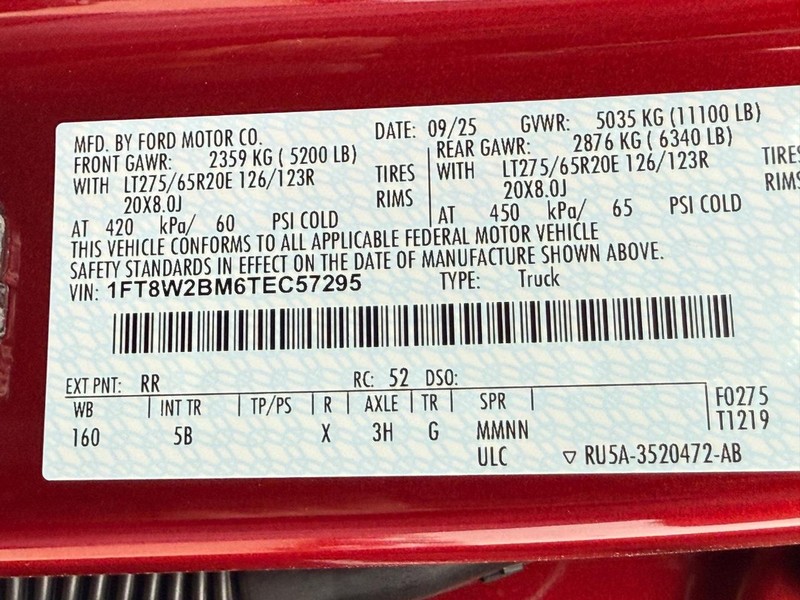 Ford Super Duty F-250 SRW Vehicle Full-screen Gallery Image 23