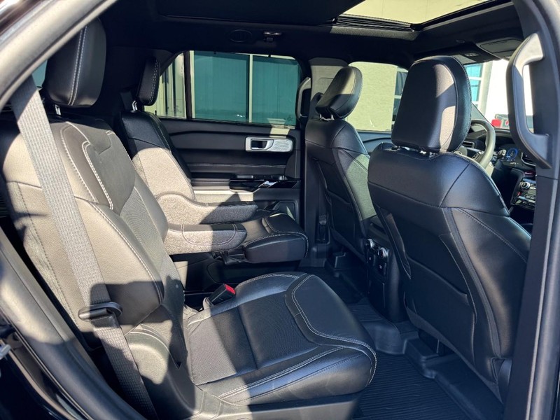 Ford Explorer Vehicle Image 10