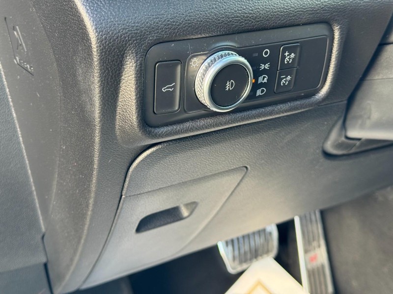 Ford Explorer Vehicle Image 18