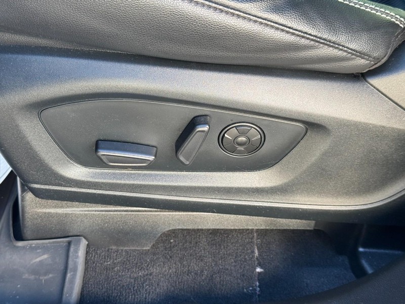 Ford Explorer Vehicle Image 28