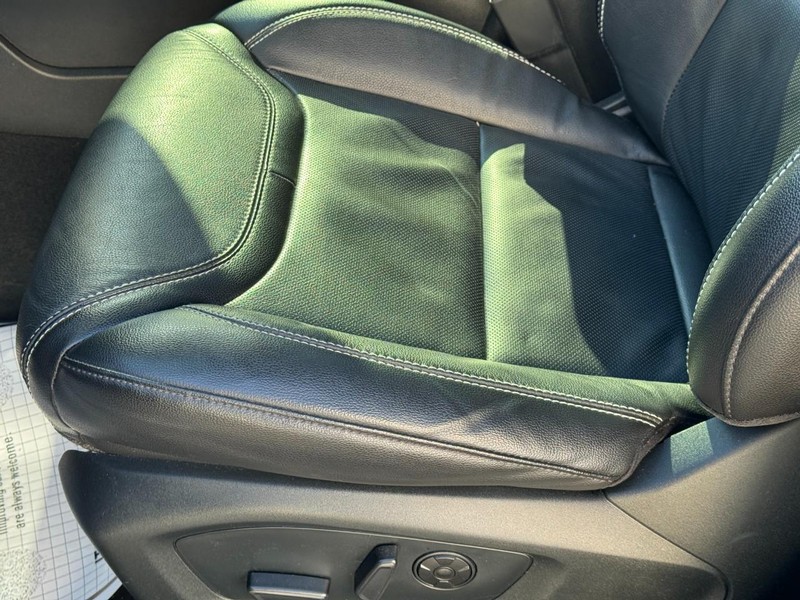 Ford Explorer Vehicle Image 29