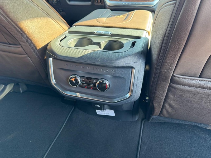 Ford Expedition Vehicle Image 10