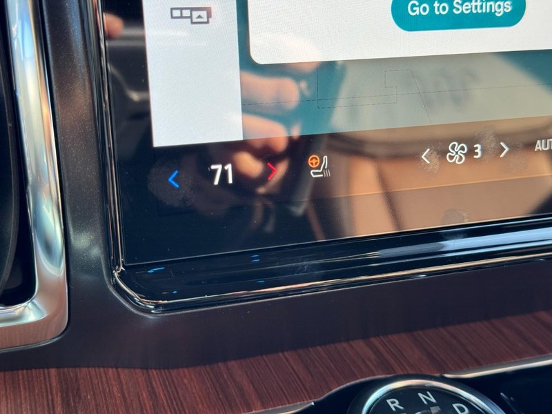 Ford Expedition Vehicle Image 16