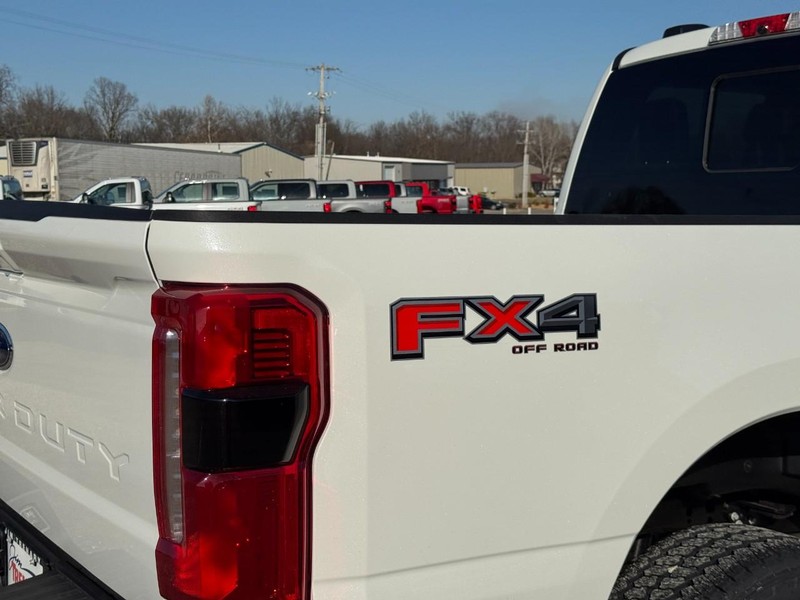 Ford Super Duty F-250 SRW Vehicle Image 04