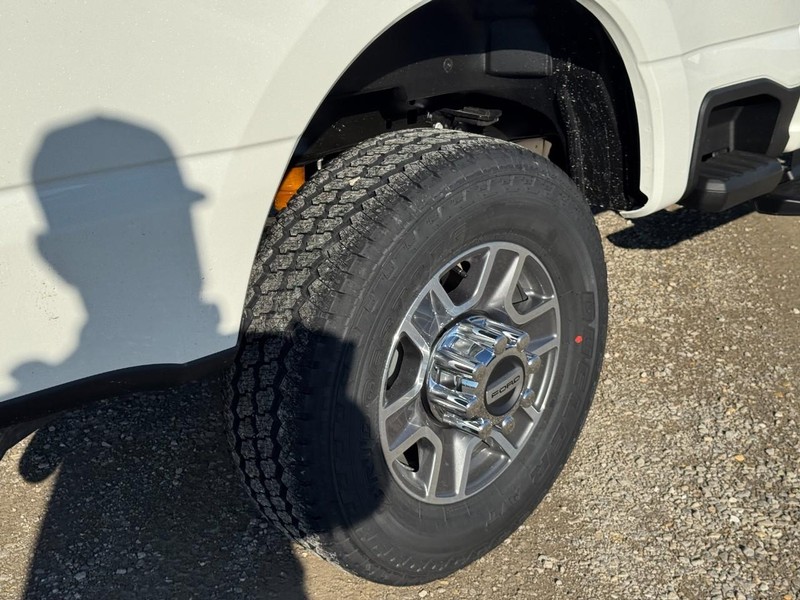 Ford Super Duty F-250 SRW Vehicle Image 05