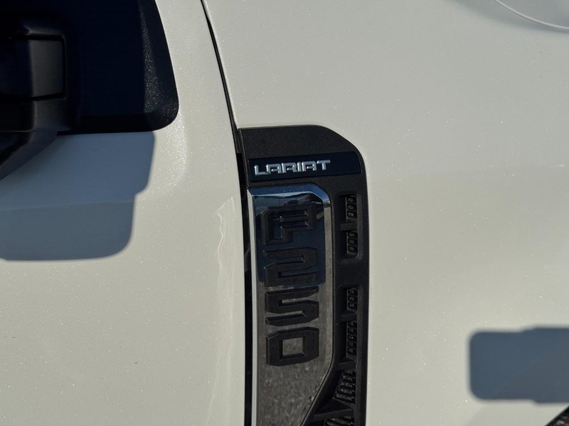 Ford Super Duty F-250 SRW Vehicle Image 12