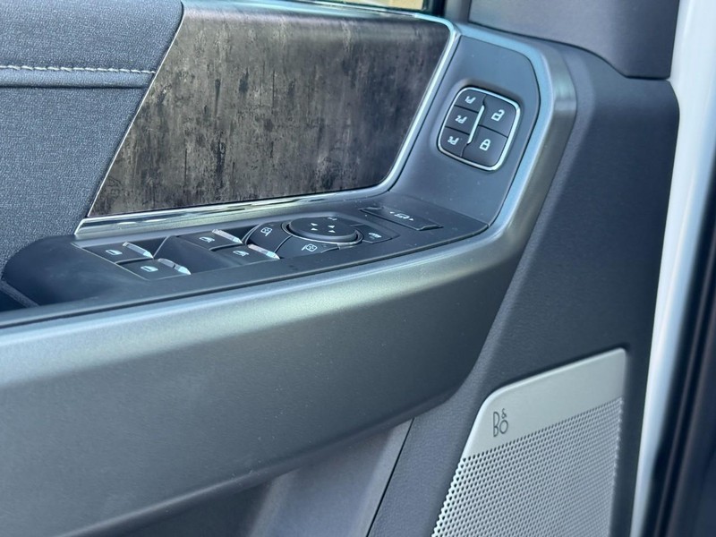 Ford Super Duty F-250 SRW Vehicle Image 13