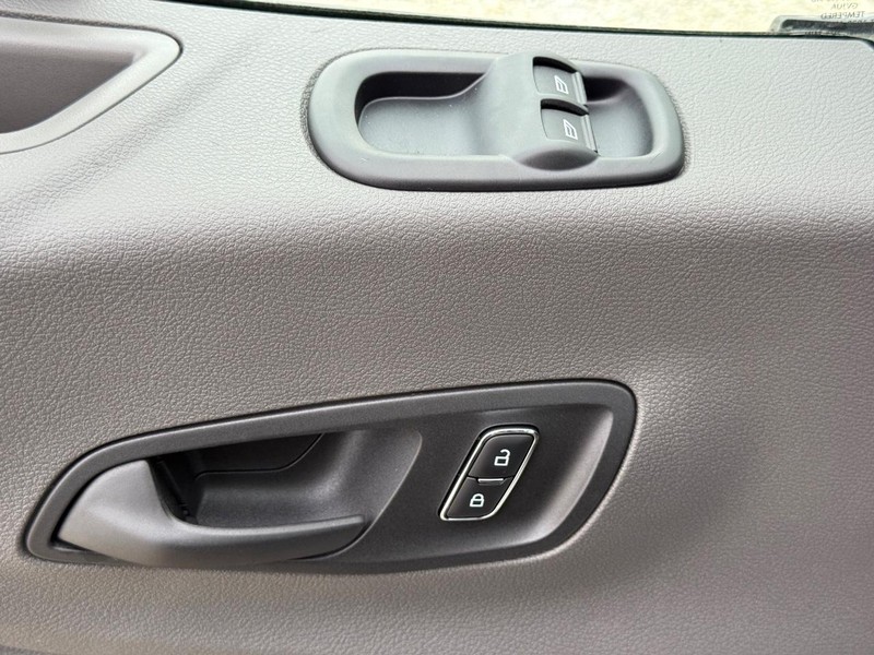 Ford Transit Cargo Van Vehicle Full-screen Gallery Image 17