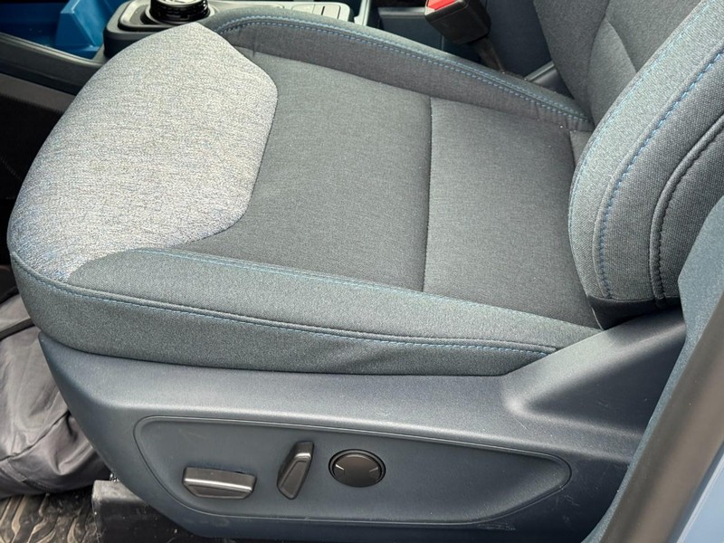 Ford Maverick Vehicle Image 13