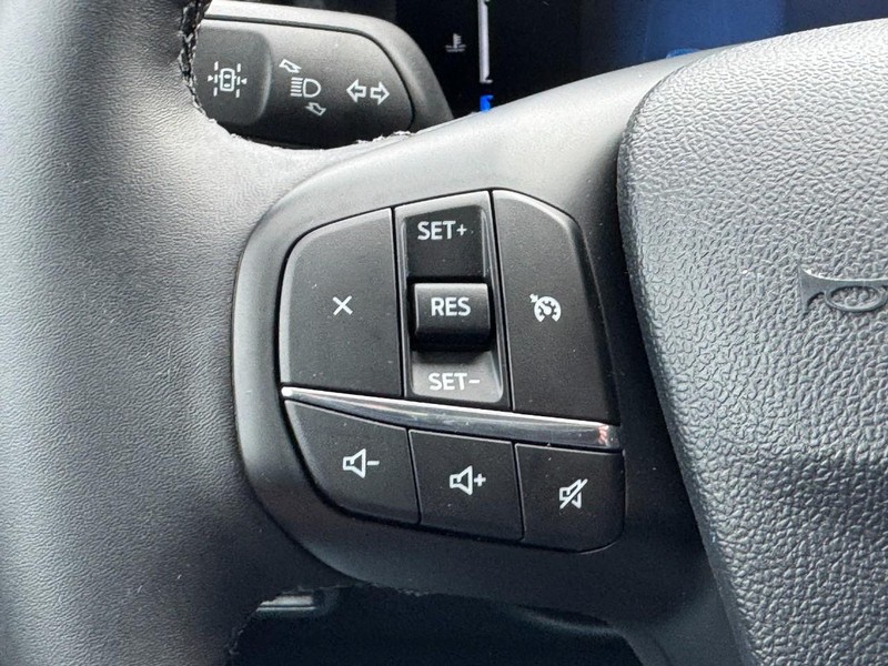 Ford Maverick Vehicle Image 15