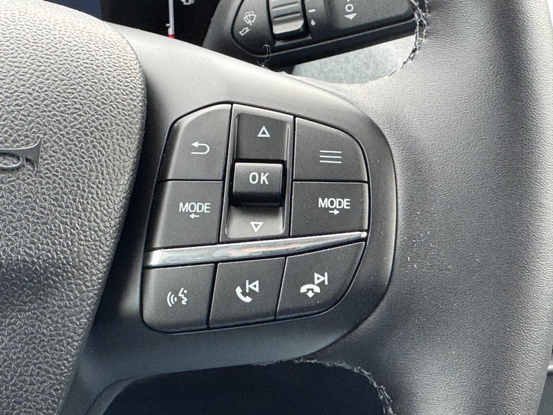 Ford Maverick Vehicle Image 16