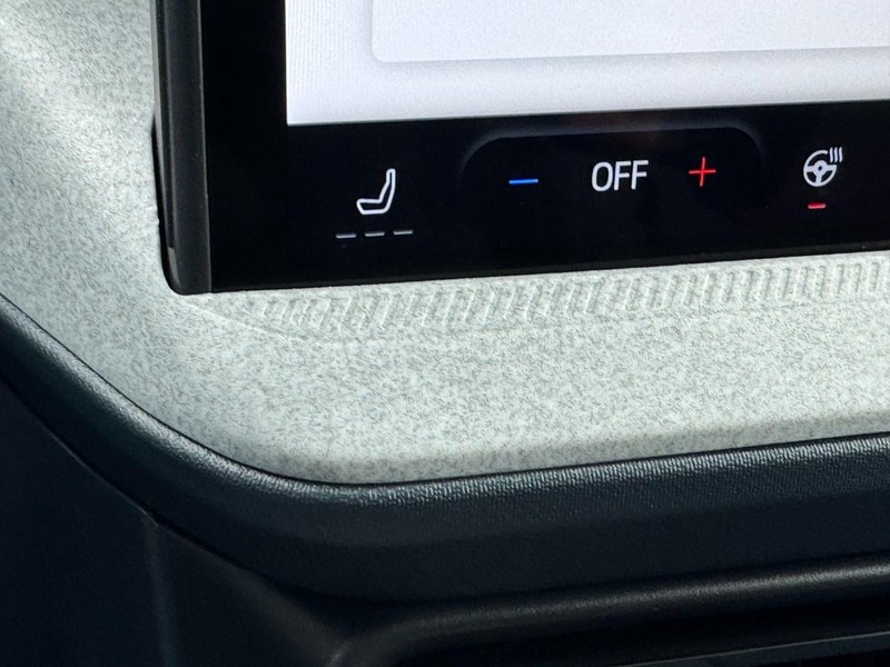 Ford Maverick Vehicle Image 17