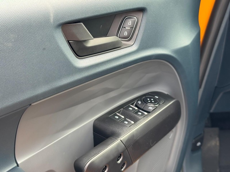 Ford Maverick Vehicle Image 11