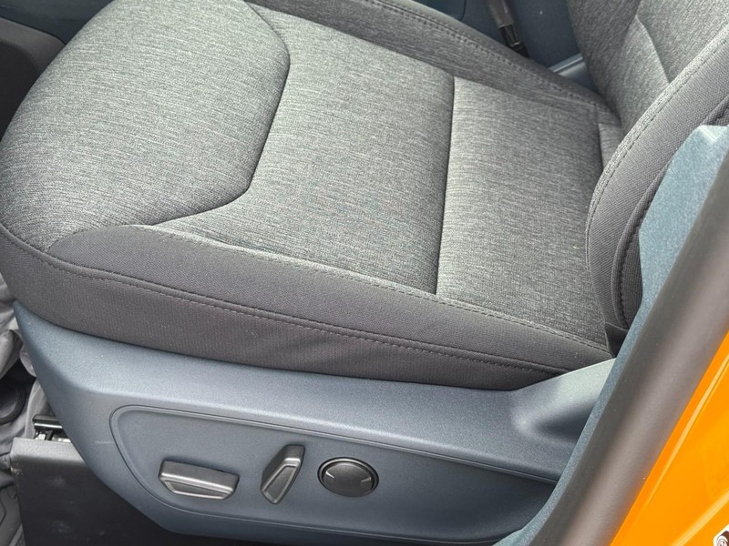 Ford Maverick Vehicle Image 12