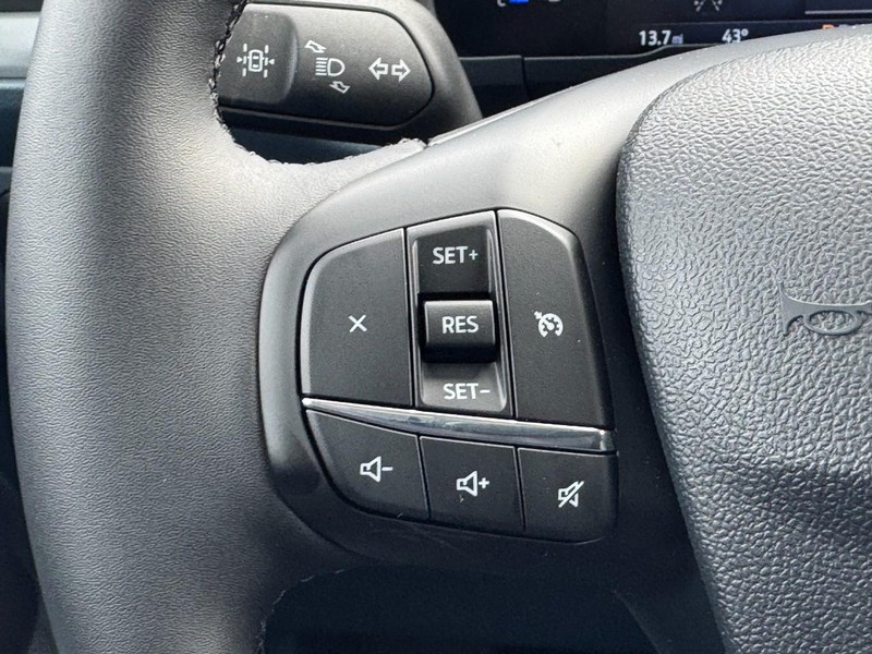 Ford Maverick Vehicle Image 14