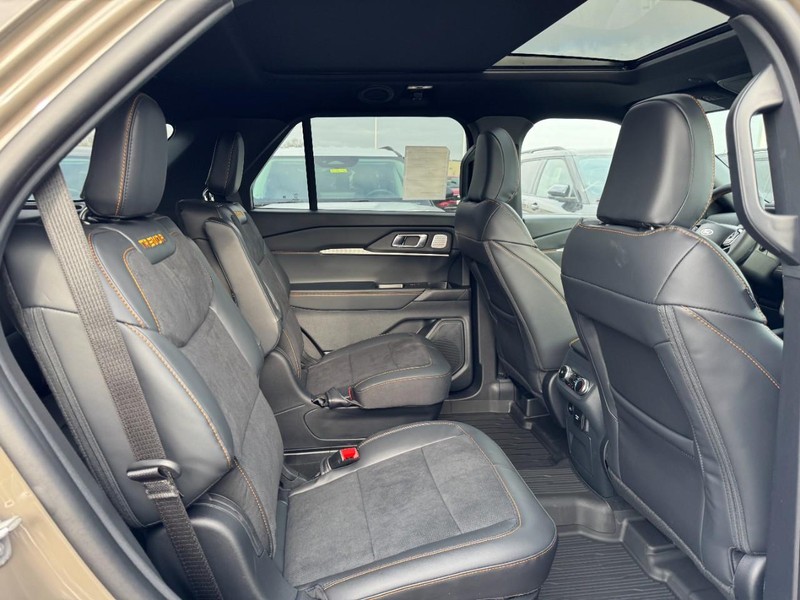 Ford Explorer Vehicle Image 05