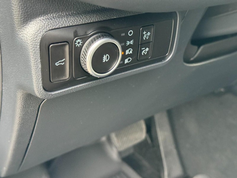 Ford Explorer Vehicle Image 13