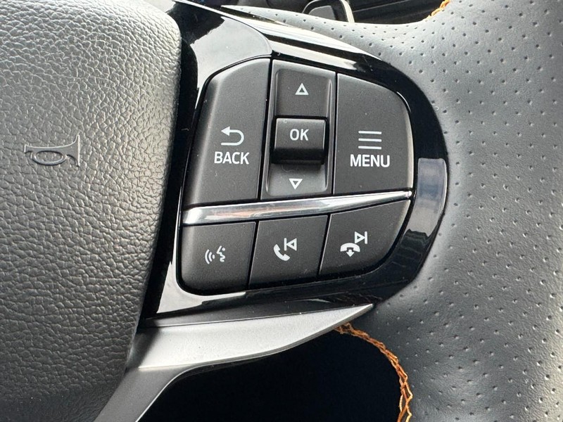 Ford Explorer Vehicle Image 15