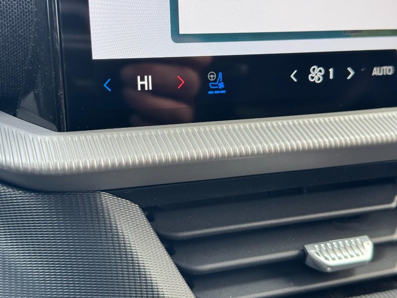 Ford Explorer Vehicle Image 17