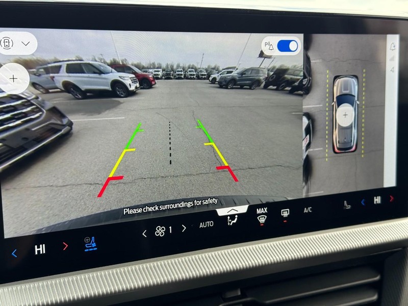 Ford Explorer Vehicle Image 18