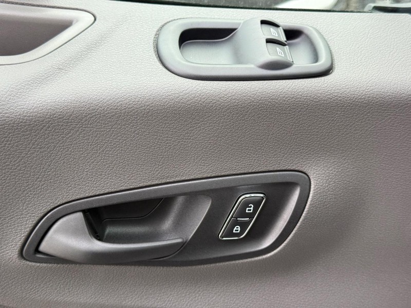 Ford Transit Cargo Van Vehicle Full-screen Gallery Image 17