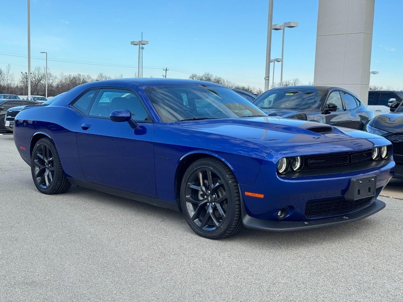 Dodge Challenger Vehicle Full-screen Gallery Image 2