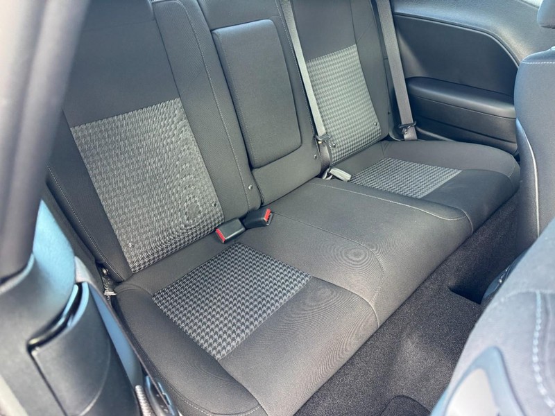 Dodge Challenger Vehicle Full-screen Gallery Image 10