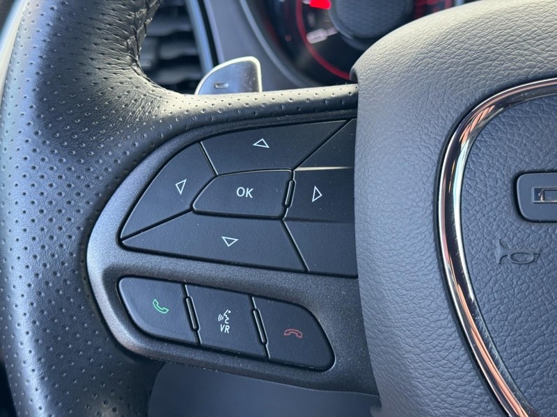 Dodge Challenger Vehicle Full-screen Gallery Image 19