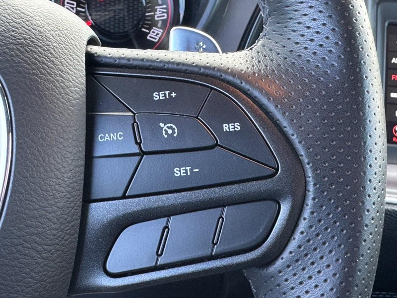 Dodge Challenger Vehicle Full-screen Gallery Image 20