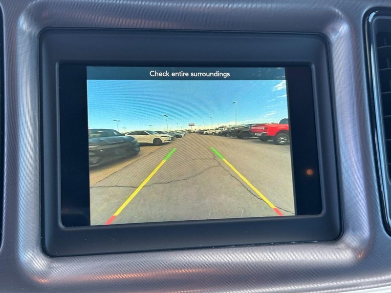 Dodge Challenger Vehicle Full-screen Gallery Image 22