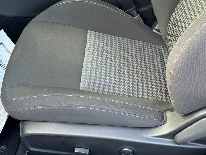 Dodge Challenger Vehicle Full-screen Gallery Image 24