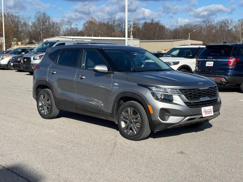 Kia Seltos Vehicle Full-screen Gallery Image 2