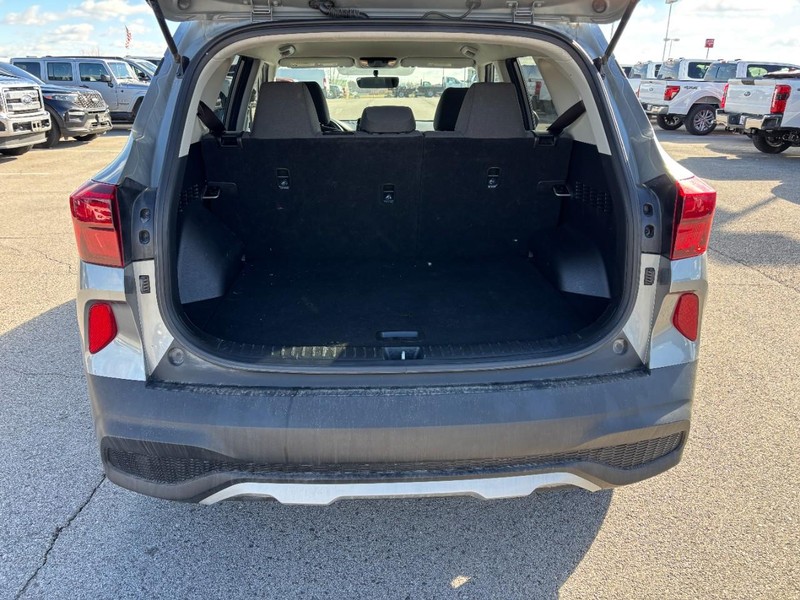 Kia Seltos Vehicle Full-screen Gallery Image 4