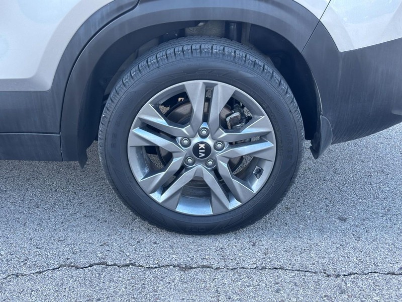 Kia Seltos Vehicle Full-screen Gallery Image 7