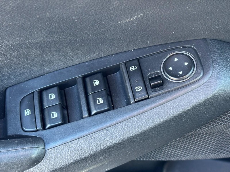 Kia Seltos Vehicle Full-screen Gallery Image 23