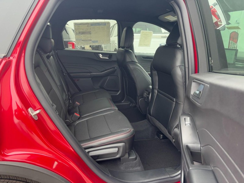 Ford Escape Vehicle Full-screen Gallery Image 5