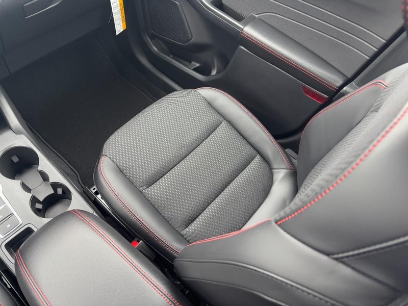 Ford Escape Vehicle Full-screen Gallery Image 9