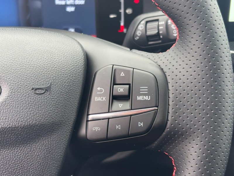 Ford Escape Vehicle Full-screen Gallery Image 12