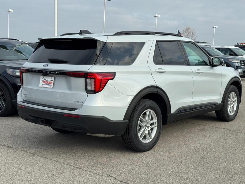 Ford Explorer Vehicle Image 03
