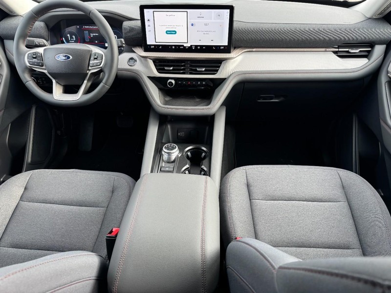 Ford Explorer Vehicle Image 07