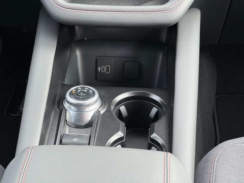 Ford Explorer Vehicle Image 10