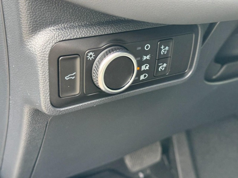 Ford Explorer Vehicle Image 12