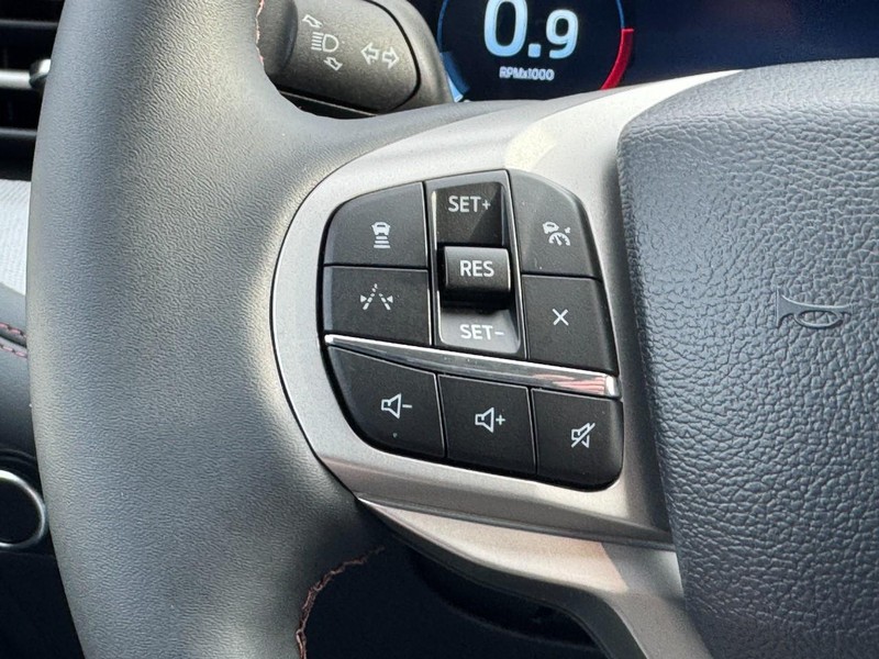 Ford Explorer Vehicle Image 13