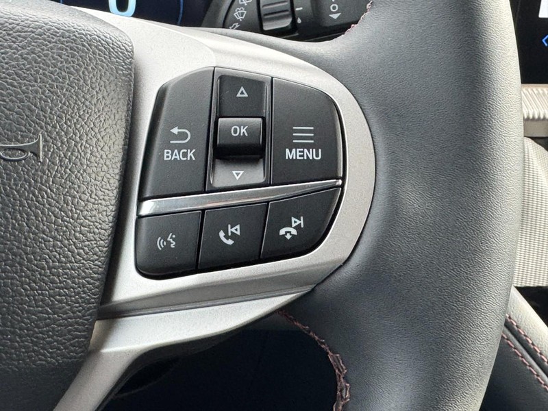 Ford Explorer Vehicle Image 14